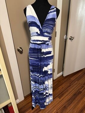 Karen Kane Navy & White Sleeveless V-Neck Maxi Dress